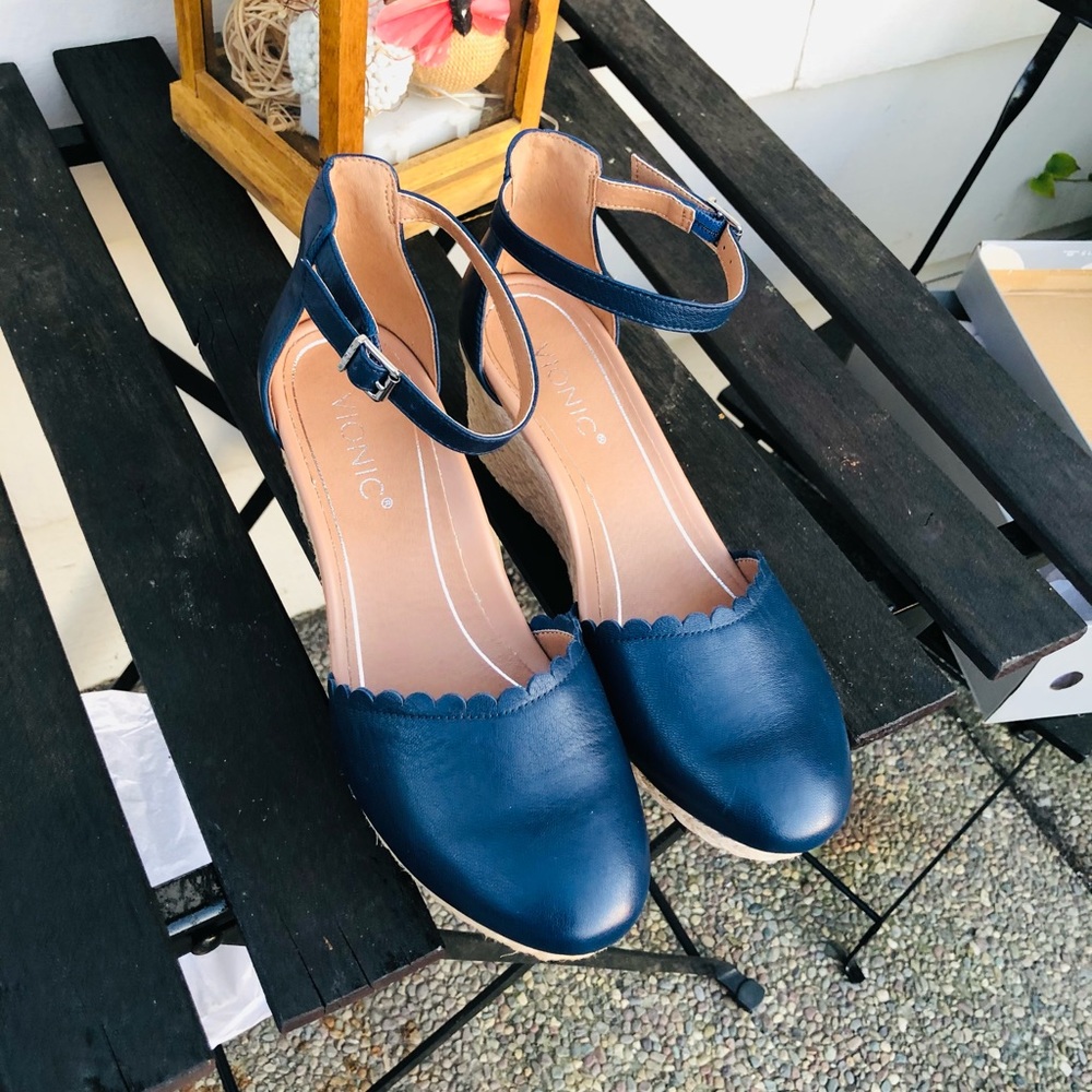 Vionic wedges